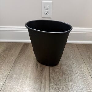 Sterlite Small Trash Can